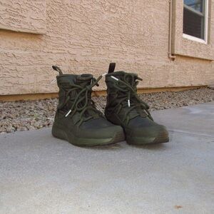 Size 5 Nike Snow Sneakers